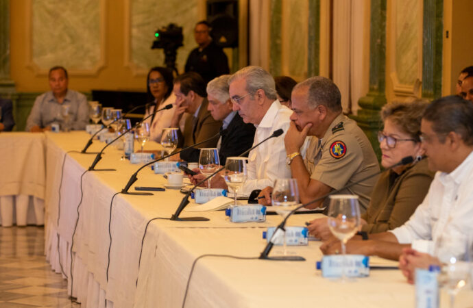 Gobierno se mantiene en sesión permanente ante sistema frontal