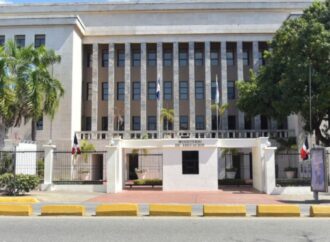 Educación suspende docencia en provincias en alerta roja este jueves