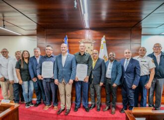 Ayuntamiento de Santiago declara a Julián Tavárez “Hijo Distinguido” y a Bartolo Colón “Hijo Adoptivo”