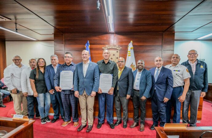 Ayuntamiento de Santiago declara a Julián Tavárez “Hijo Distinguido” y a Bartolo Colón “Hijo Adoptivo”