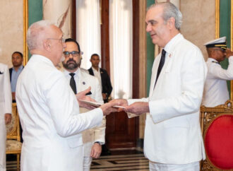 Abinader recibe cartas credenciales de seis nuevos embajadores