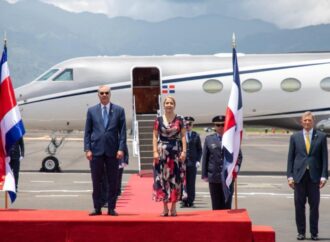 Abinader llega a Costa Rica para actos de transmisión de mando presidencial de Laura Fernández Delgado