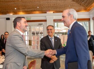 Abinader sostiene encuentro con empresarios de Costa Rica