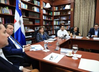 Vicepresidenta recibe representantes del sector construcción con acero en el Palacio Nacional