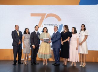 Mera Fondeur celebra 70 años de trayectoria